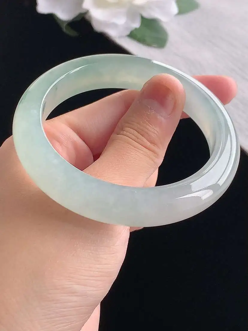 a货翡翠老坑冰种飘花正装正圈手镯55-56圈口  尺寸55×11.8×8.8mm 重量57.66g 1020