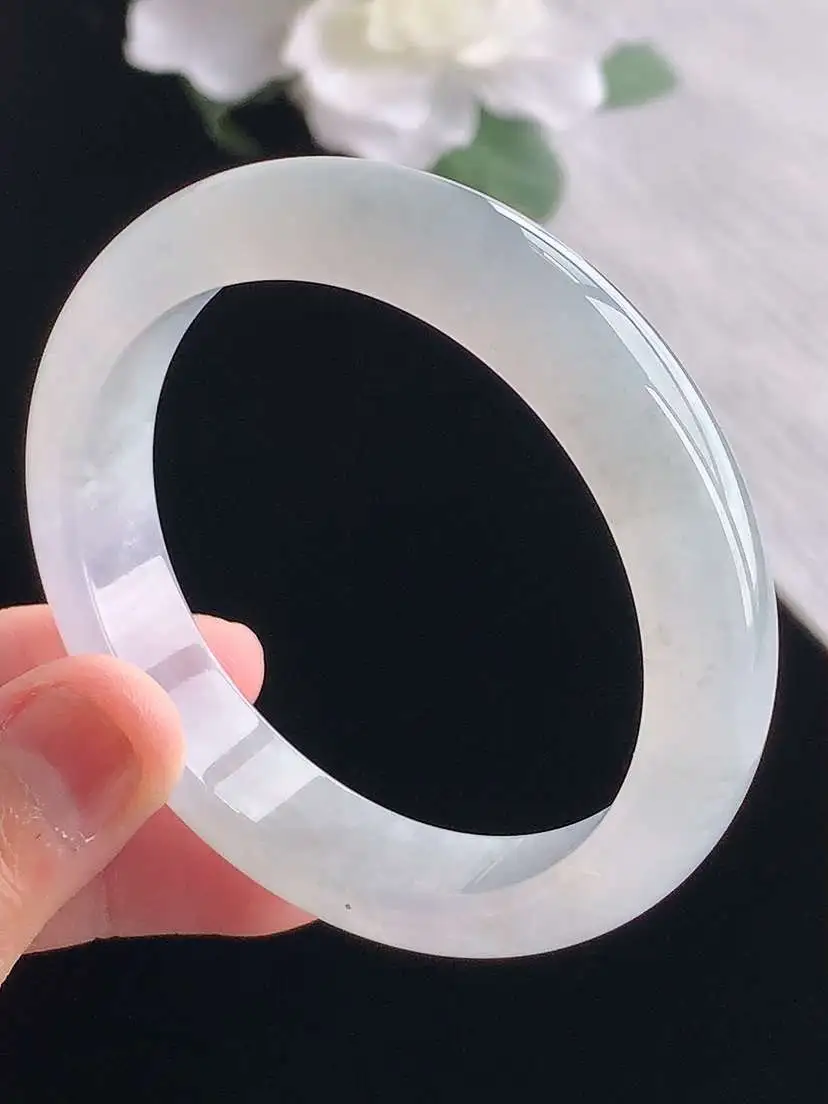 a货翡翠老坑冰种白月光正装正圈手镯52-53小圈口  尺寸52×12×7.5mm 重量48.00g 