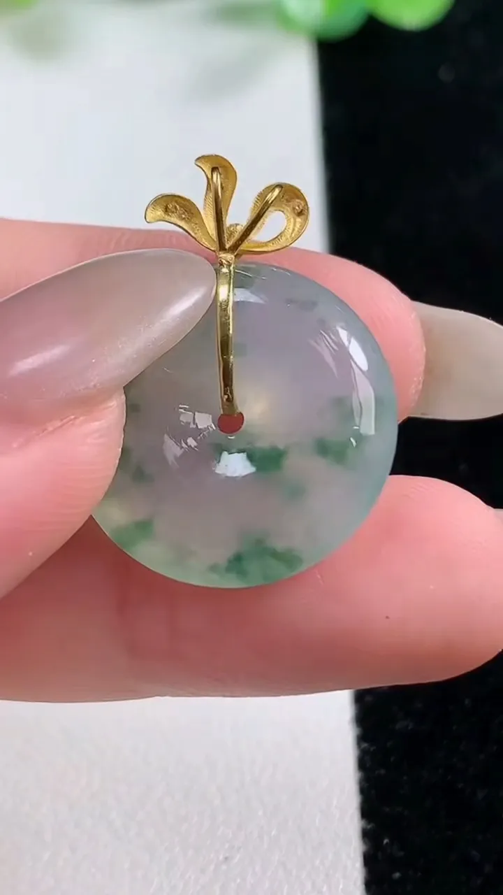 天然A货翡翠种飘花平安扣吊坠，尺寸20.3-5，重量:4.65g
10月22日