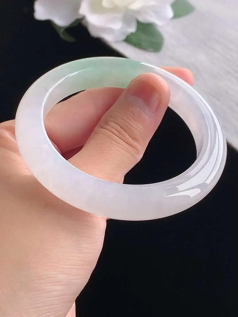 a货翡翠老坑冰种飘绿正装正圈手镯52-53小圈口 尺寸52.8×10.2×8.8mm 重量49.46g 1020