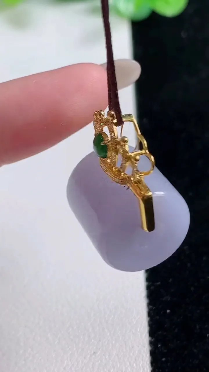 天然A货翡翠18K金紫罗兰路路通吊坠，尺寸15.6-16.4，重量:10.24g
10月22日