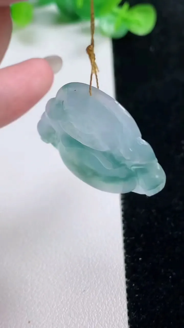 天然A货翡翠冰种飘花佛公吊坠，尺寸29.4-32.6-6，重量:8.97g
10月22日