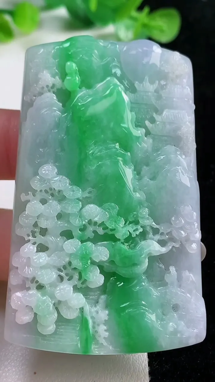 天然A货翡翠山水牌吊坠，尺寸65.5-39.4-7.4，重量:45.54g
10月22日