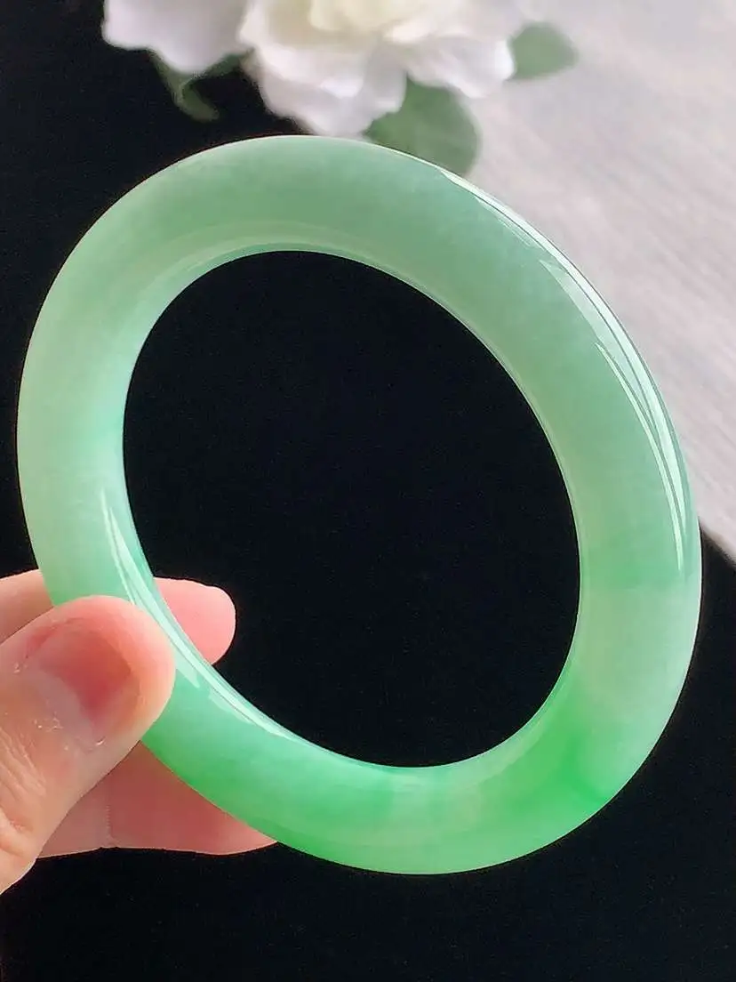 a货翡翠老坑冰种满绿圆条手镯56-57圈口  尺寸56×11.3mm 重量68.38g 1020 A73