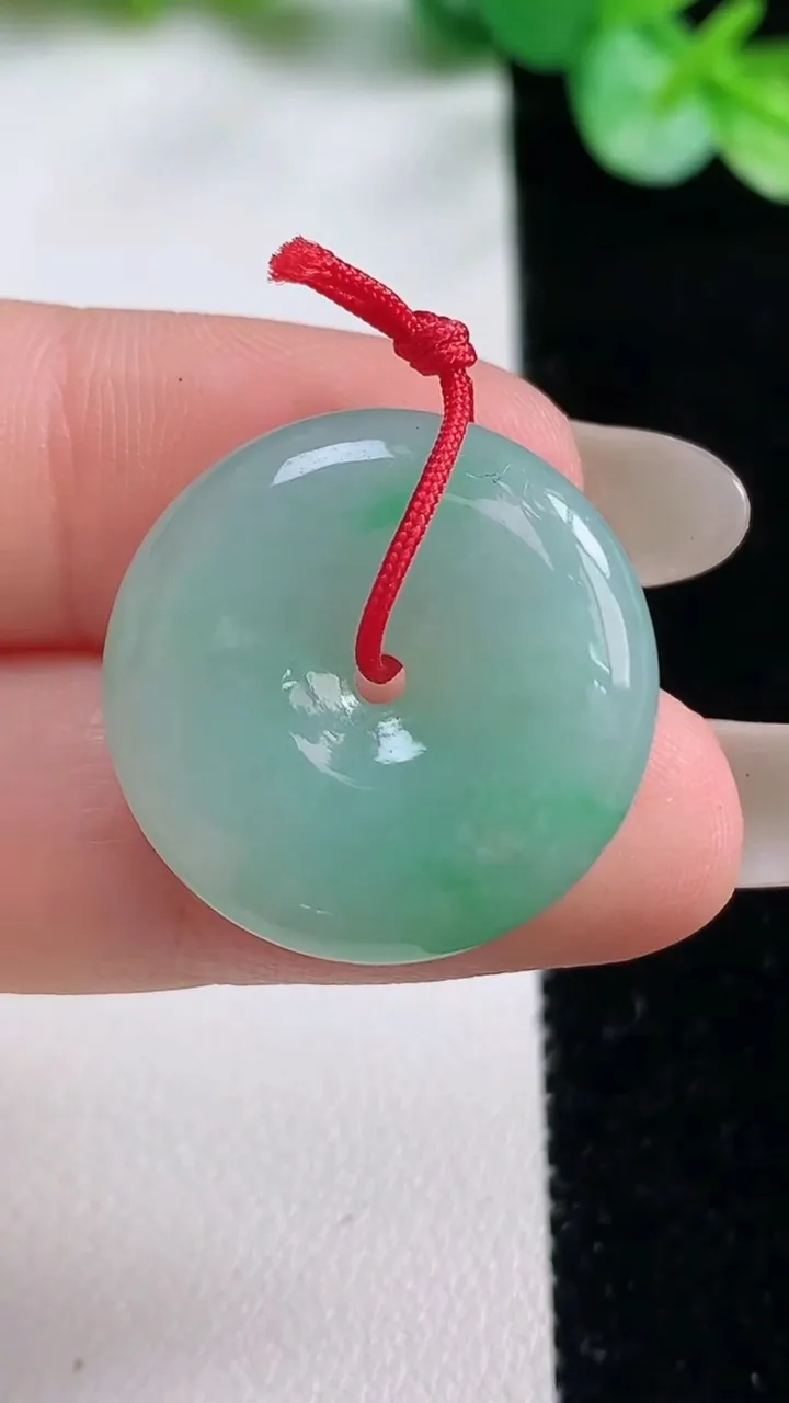 天然A货翡翠平安扣吊坠，尺寸22.8-5.4，重量:6.29g
10月22日