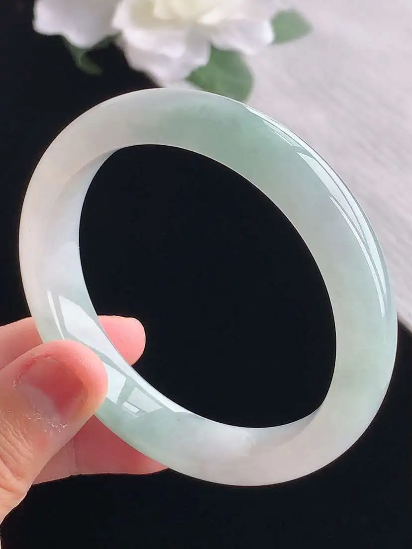 a货翡翠老坑冰种飘花正装正圈手镯55-56圈口  尺寸55.5×12.2×7.6mm 重量52.10