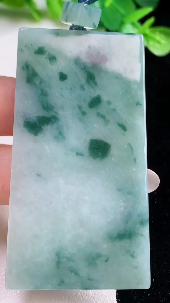 天然A货翡翠冰种飘花无事牌吊坠，尺寸63.4-34.3-5，重量:31.10g
10月22日