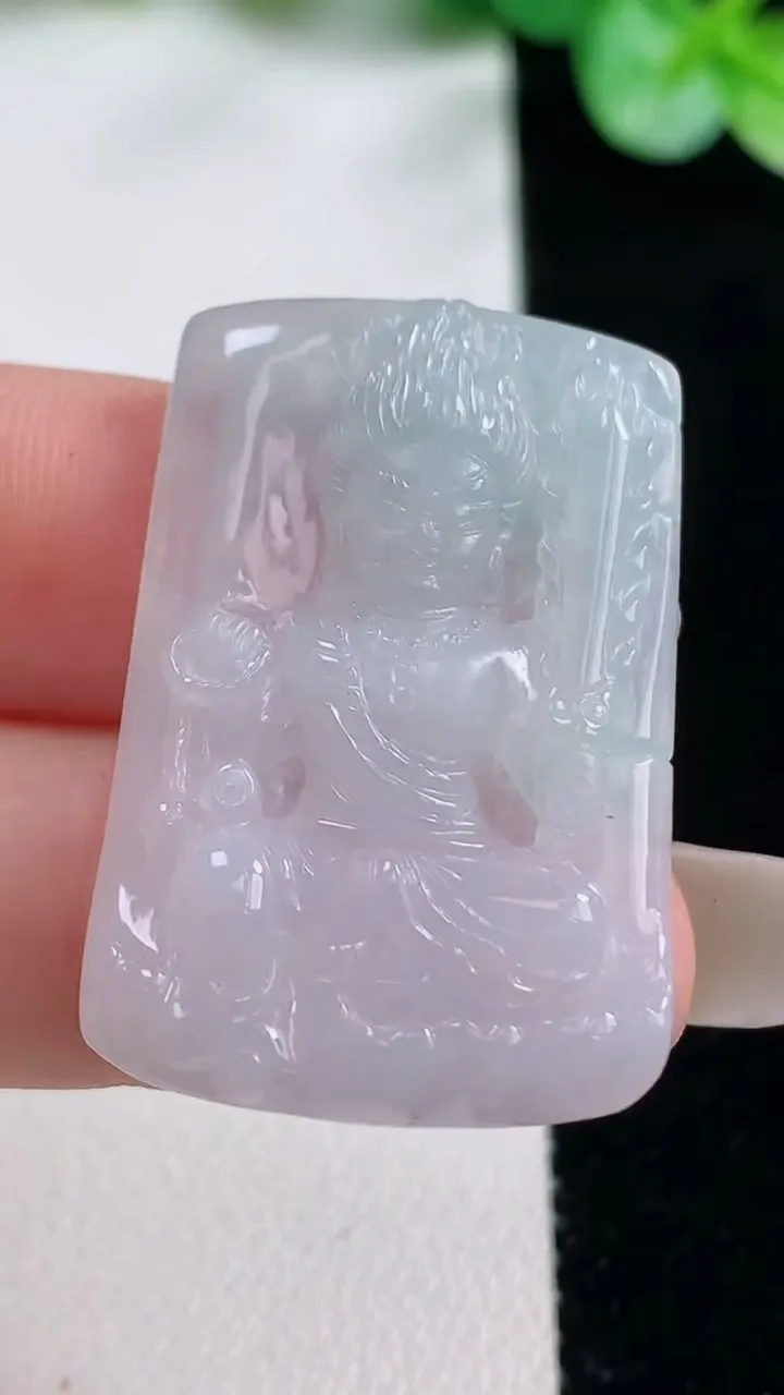 天然A货翡翠不动明王吊坠，尺寸33.2-22-4，重量:6.55g
10月22日