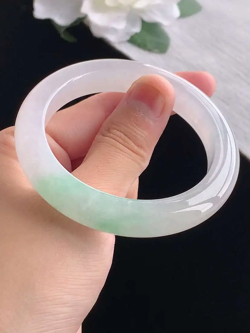 a货翡翠老坑冰种飘绿正装正圈手镯52-53小圈口 尺寸52.8×10.2×8.8mm 重量49.46g 1020
