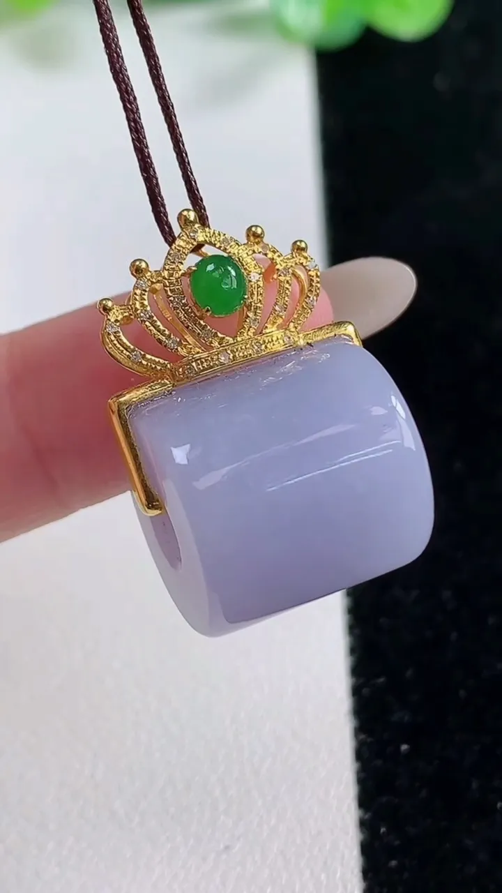 天然A货翡翠18K金紫罗兰路路通吊坠，尺寸15.6-16.4，重量:10.24g
10月22日