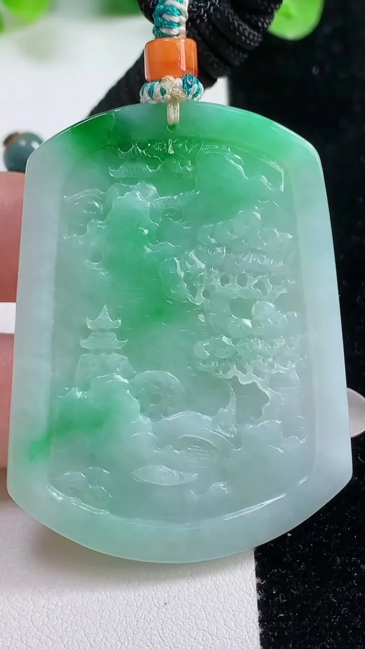 天然A货翡翠山水牌吊坠，尺寸53.4-40.5-5.4，重量:31.36g
10月22日
