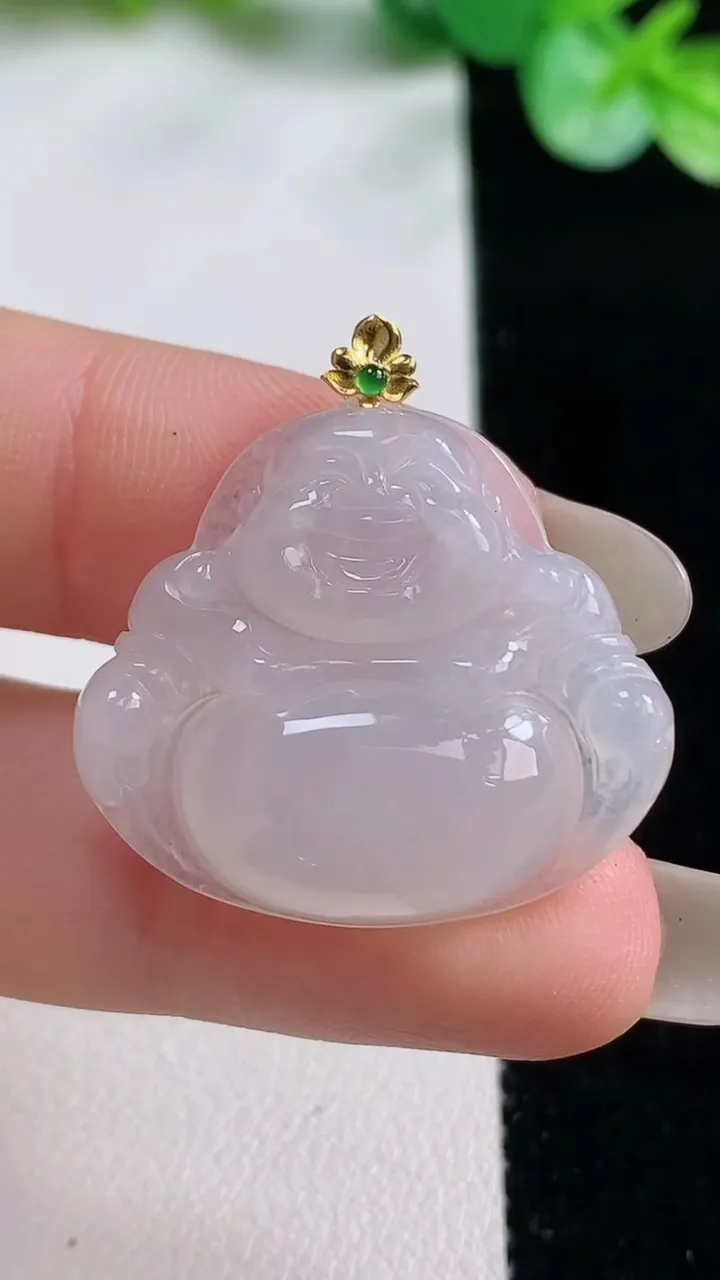 天然A货翡翠种白冰佛公吊坠，尺寸24.5-27.7-5，重量:4.84g
10月22日