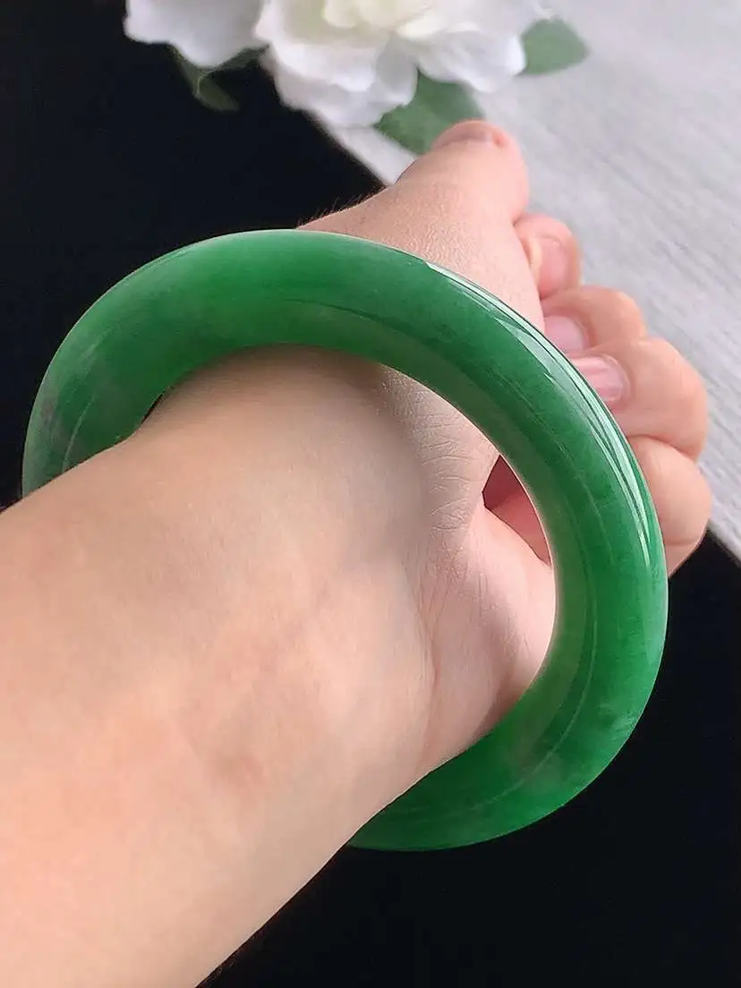 a货翡翠老坑冰种满绿胖圆条手镯54-55圈口  尺寸54.8×12.4mm 重量80.06g 1020 A83