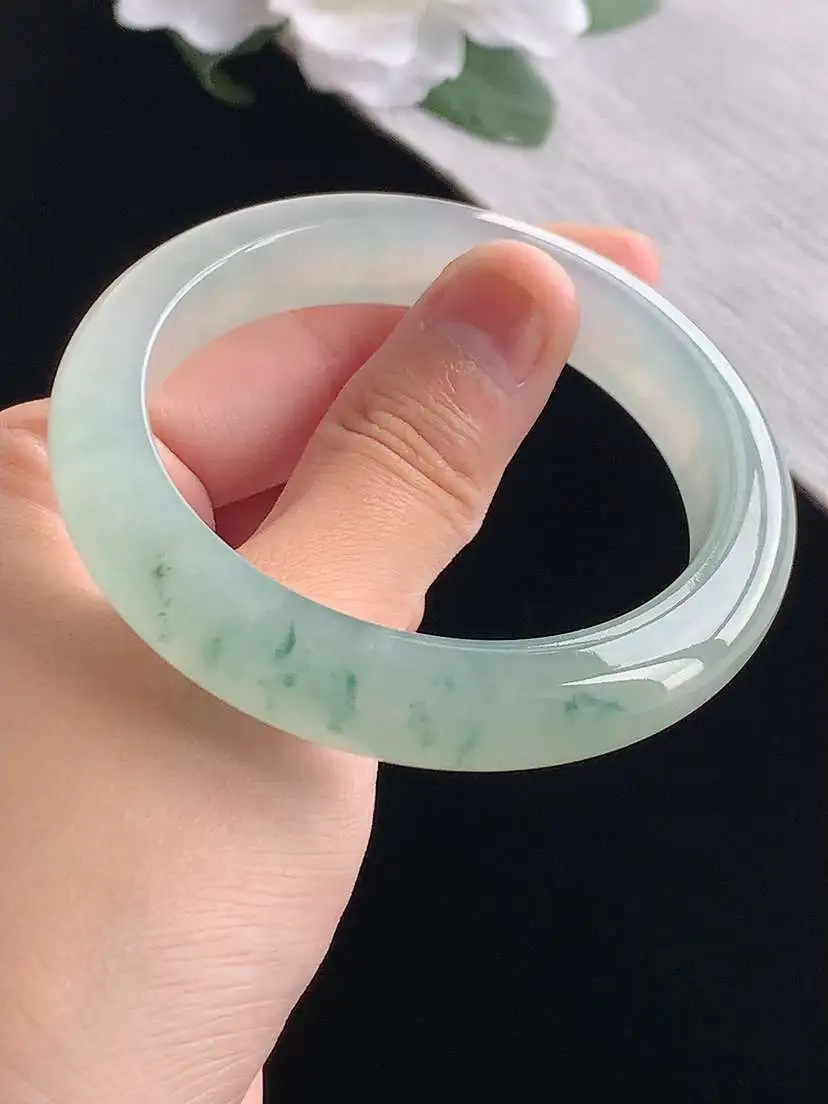a货翡翠老坑冰种飘花正装正圈手镯55-56圈口  尺寸55×11.8×8.8mm 重量57.66g 1020