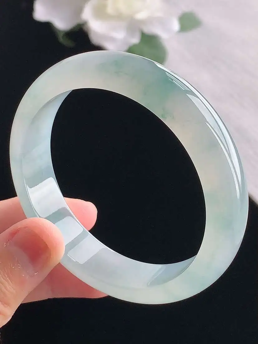 a货翡翠老坑冰种飘花正装正圈手镯55-56圈口  尺寸55.8×13.8×7.5mm 重量55.96