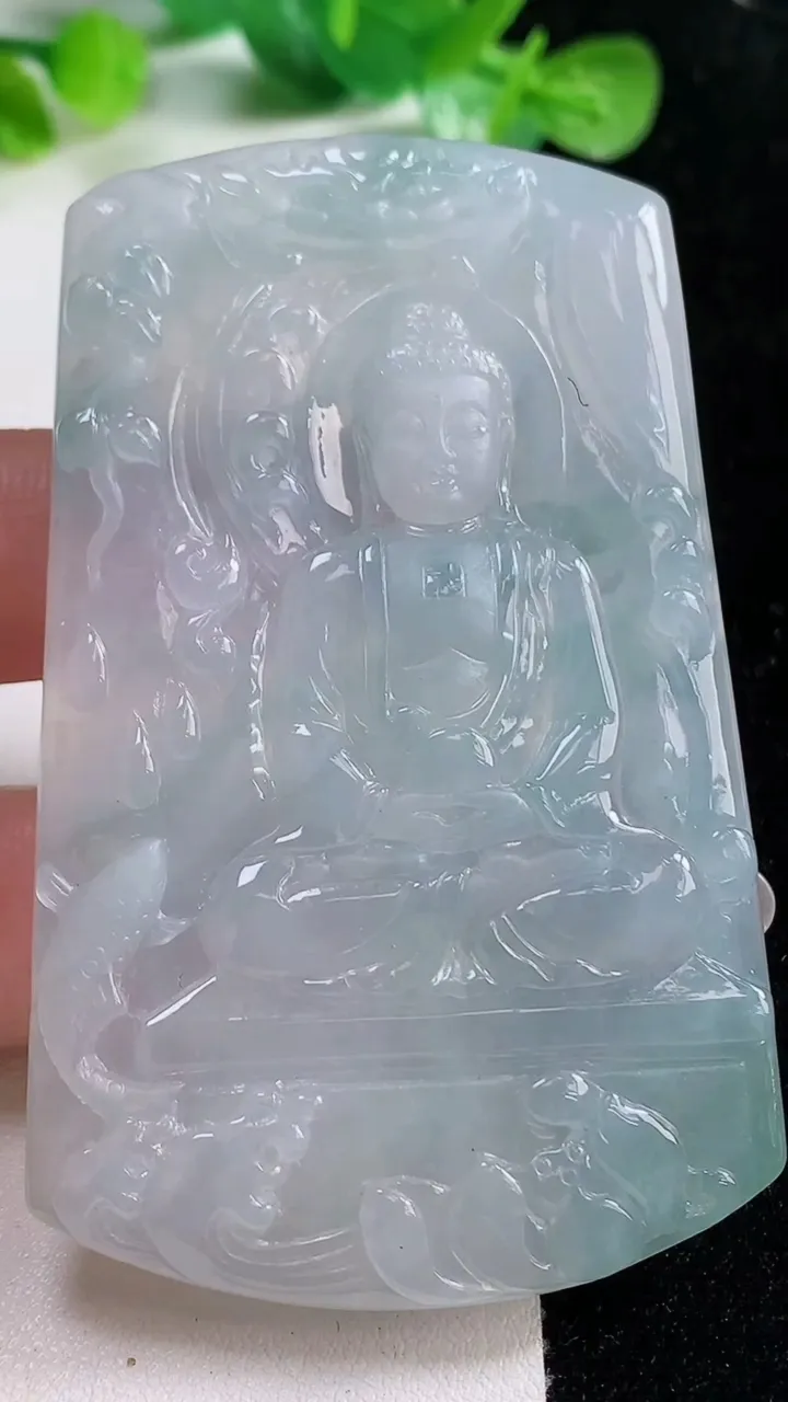 天然A货翡翠大日如来吊坠，尺寸71-44.3-6.2，重量:41.66g
10月22日