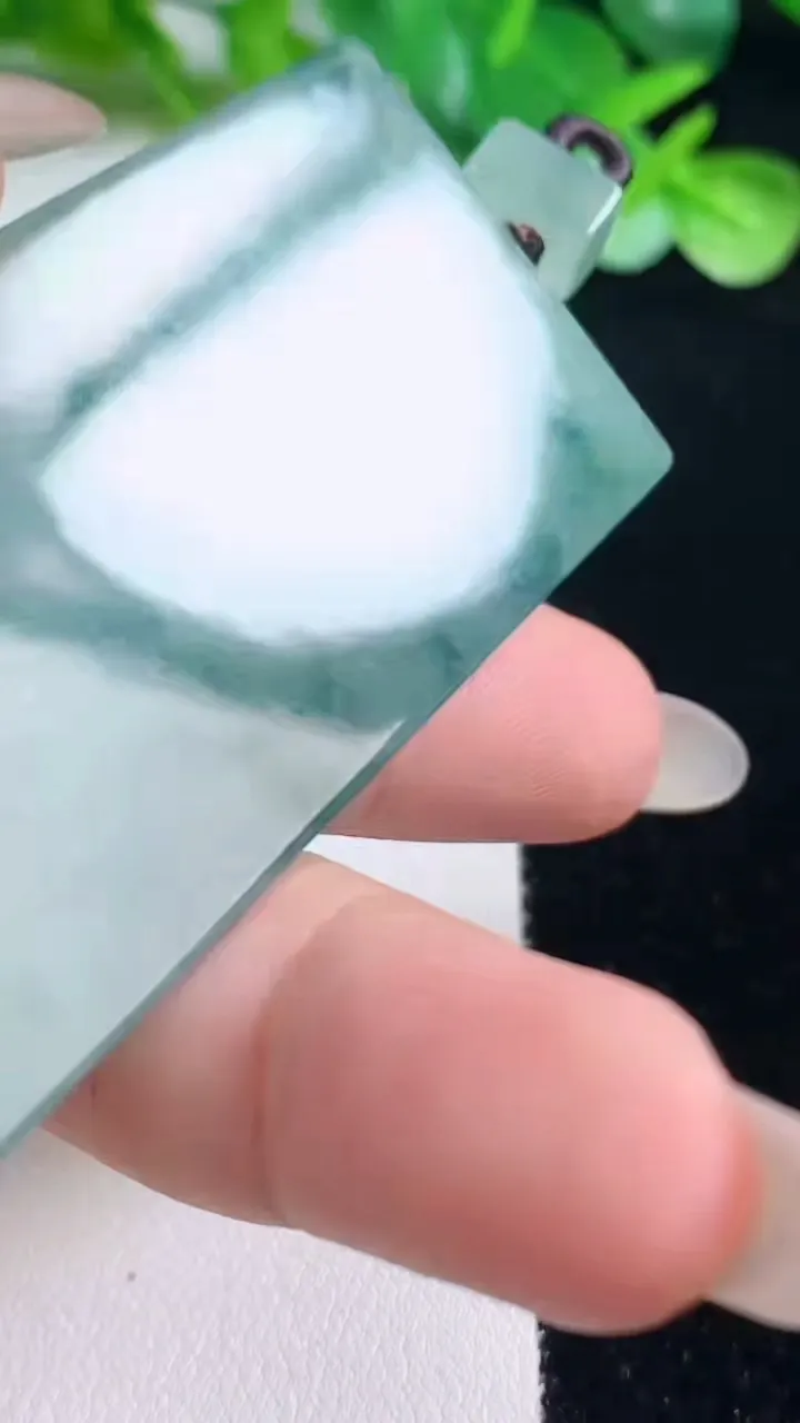 天然A货翡翠冰种飘花无事牌吊坠，尺寸66.3-33-5.6，重量:37.15g
10月22日