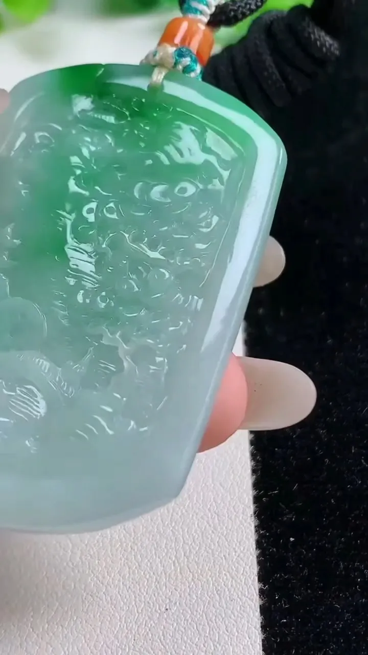 天然A货翡翠山水牌吊坠，尺寸53.4-40.5-5.4，重量:31.36g
10月22日
