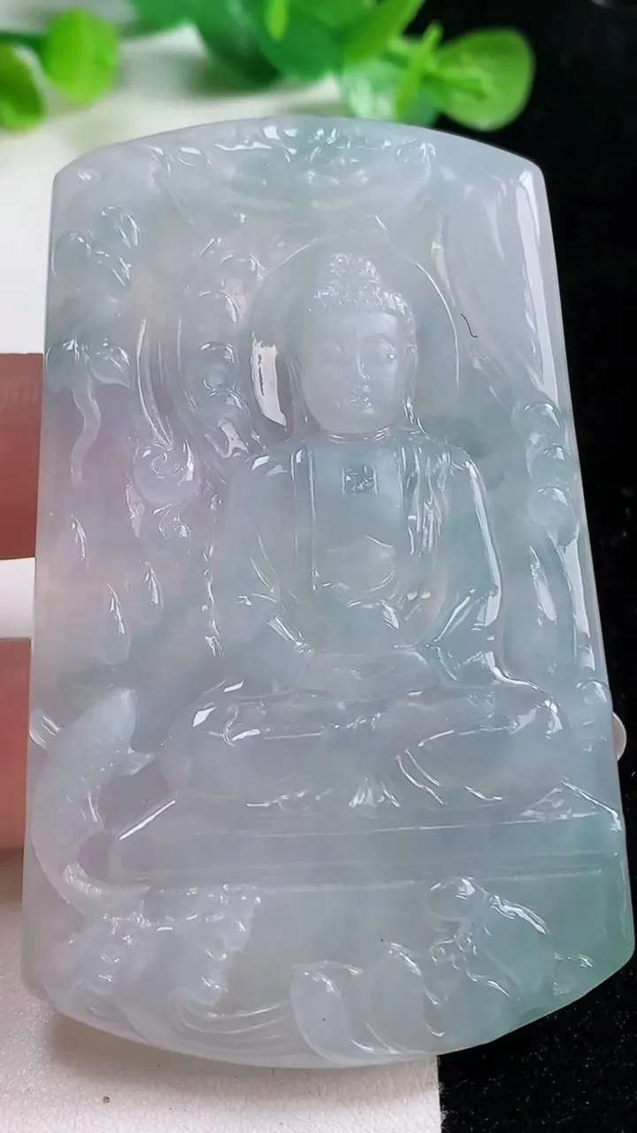 天然A货翡翠大日如来吊坠，尺寸71-44.3-6.2，重量:41.66g
10月22日