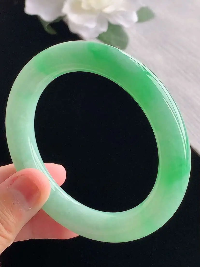 a货翡翠老坑冰种满绿圆条手镯56-57圈口  尺寸56×11.3mm 重量68.38g 1020 A