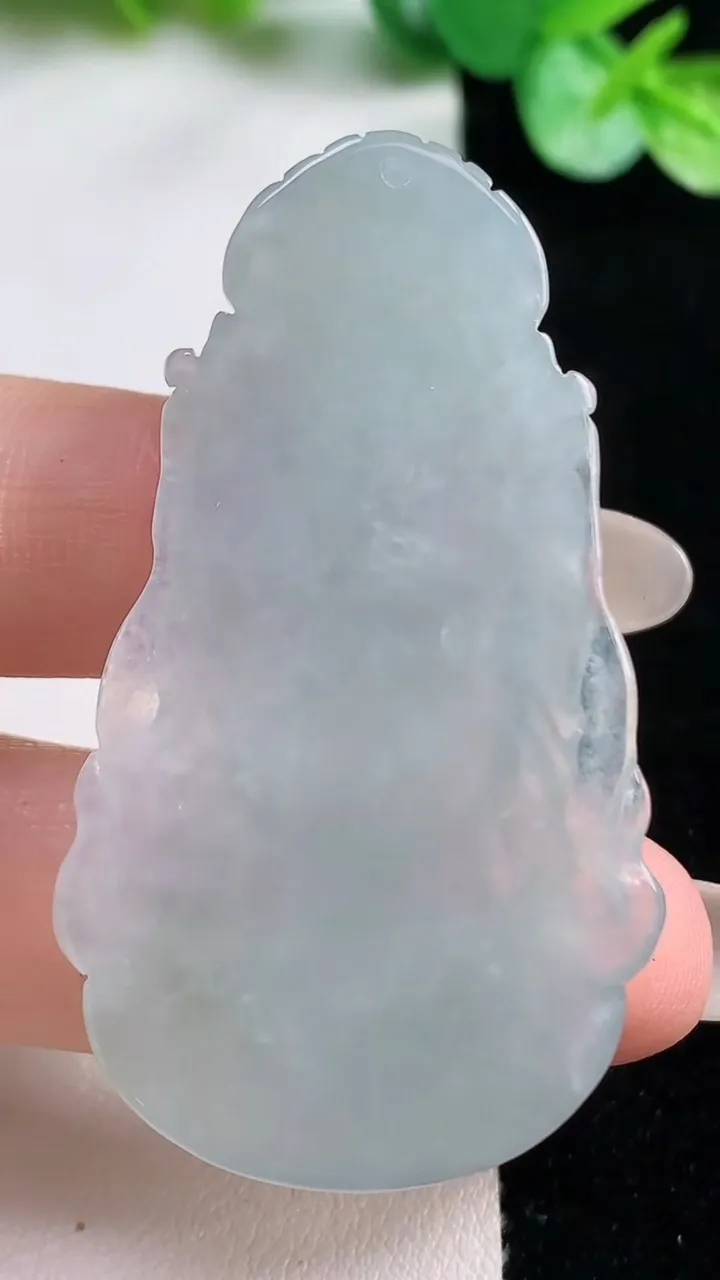 天然A货翡翠观音头吊坠，尺寸52.3-30-6.4，重量:17.86g
10月22日