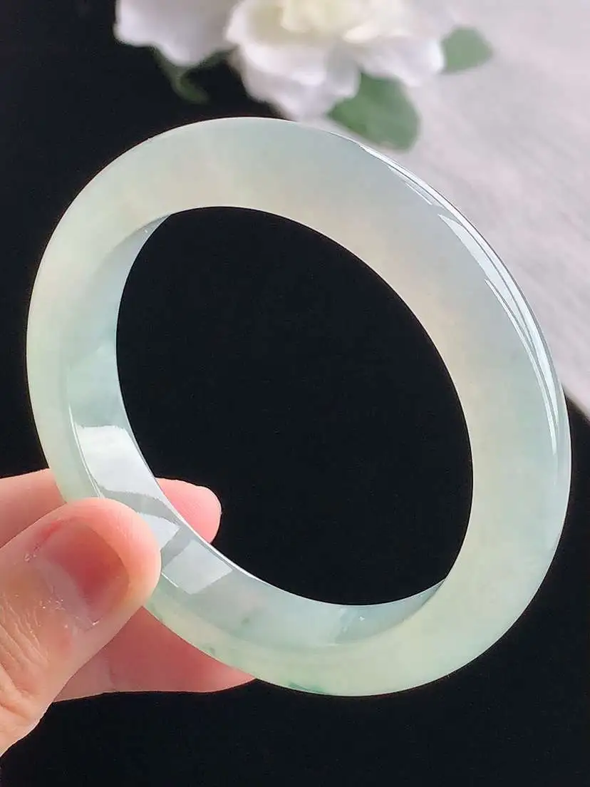 a货翡翠老坑冰种飘花正装正圈手镯55-56圈口  尺寸55×11.8×8.8mm 重量57.66g 1020