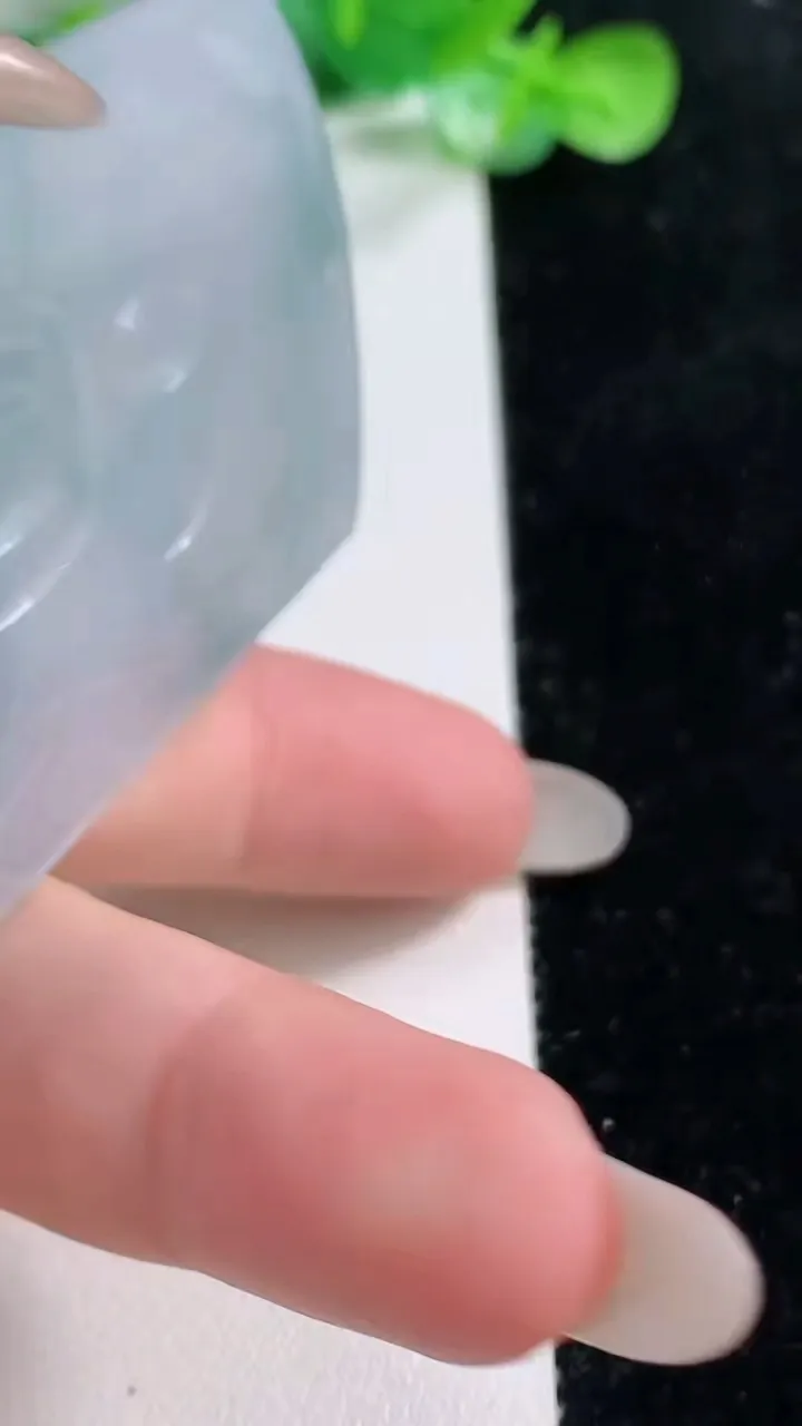 天然A货翡翠大日如来吊坠，尺寸71-44.3-6.2，重量:41.66g
10月22日
