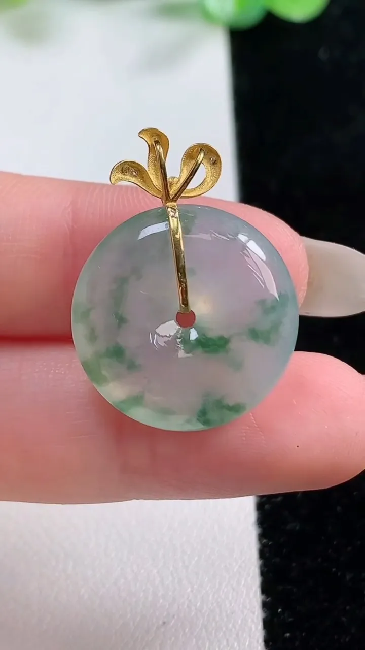 天然A货翡翠种飘花平安扣吊坠，尺寸20.3-5，重量:4.65g
10月22日