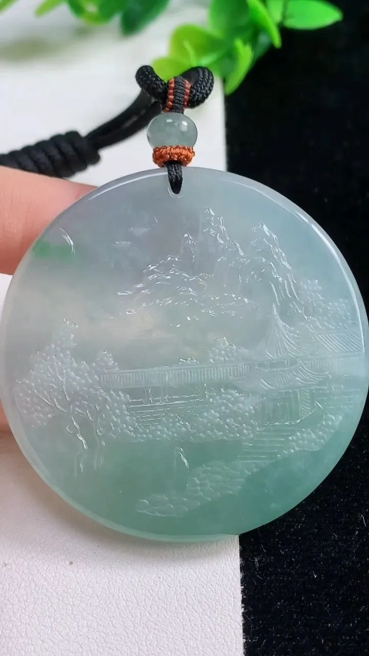 天然A货翡翠山水牌吊坠，尺寸53.7-6.5，重量:47.59g
10月23日