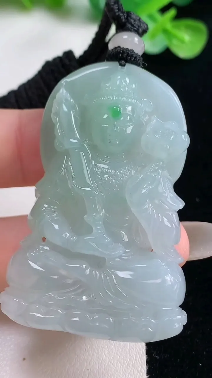 天然A货翡翠虚空藏菩萨吊坠，尺寸50.4-33.5-10，重量:35.42g
10月23日