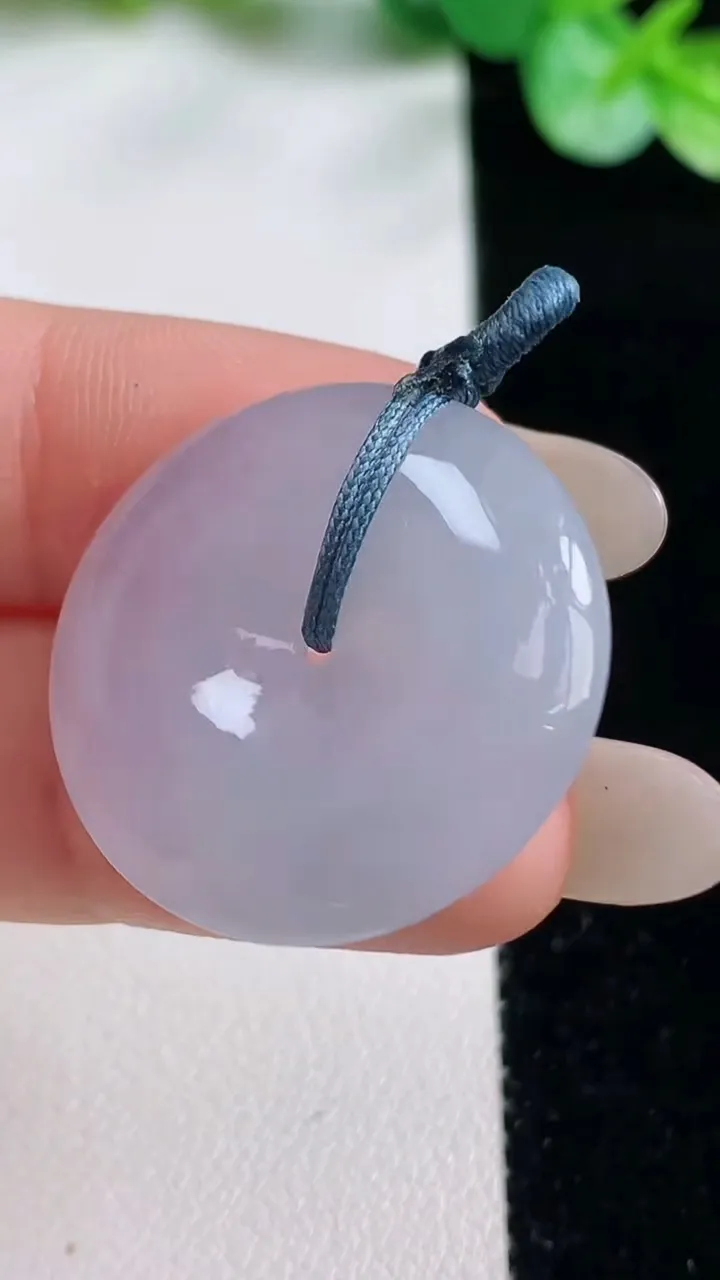 天然A货翡翠紫罗兰平安扣吊坠，尺寸25.8-5.7，重量:7.99g
10月23日