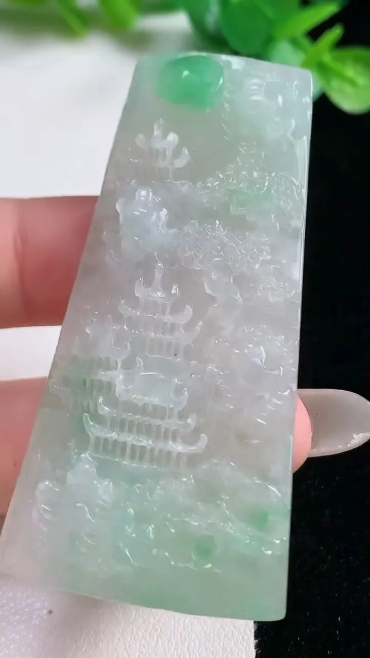天然A货翡翠山水牌吊坠，尺寸62-29.3-6.8，重量:27.17g
10月23日