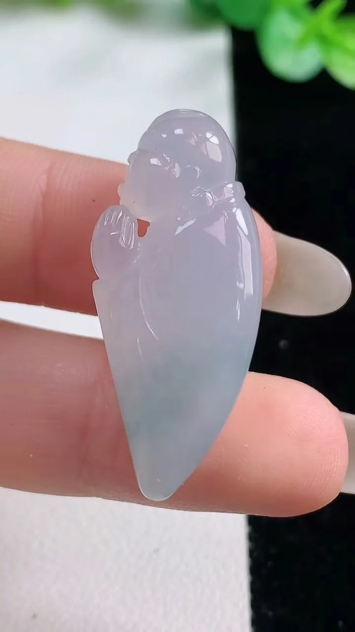 天然A货翡翠冰种飘花弥勒佛吊坠，尺寸34.5-16.7-7.3，重量:7.15g
10月23日