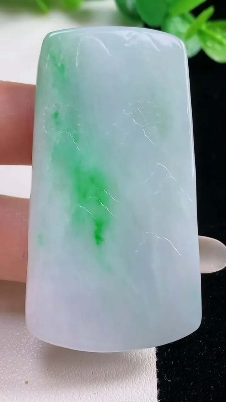 天然A货翡翠山水牌吊坠，尺寸58.7-31.5-5.5，重量:30.74g
10月23日