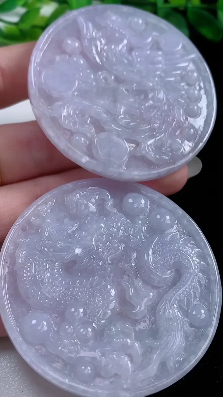 天然A货翡翠紫罗兰龙凤呈祥吊坠一对，尺寸55.8-4.8，重量:68.53g
10月23日