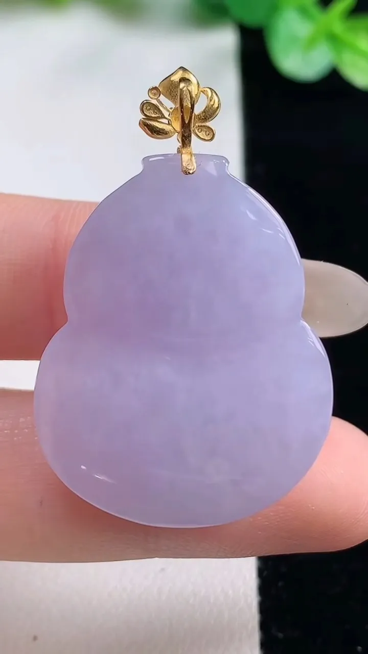 天然A货翡翠18K金紫罗兰葫芦吊坠，尺寸31-25.6-7，重量:10.94g
10月23日