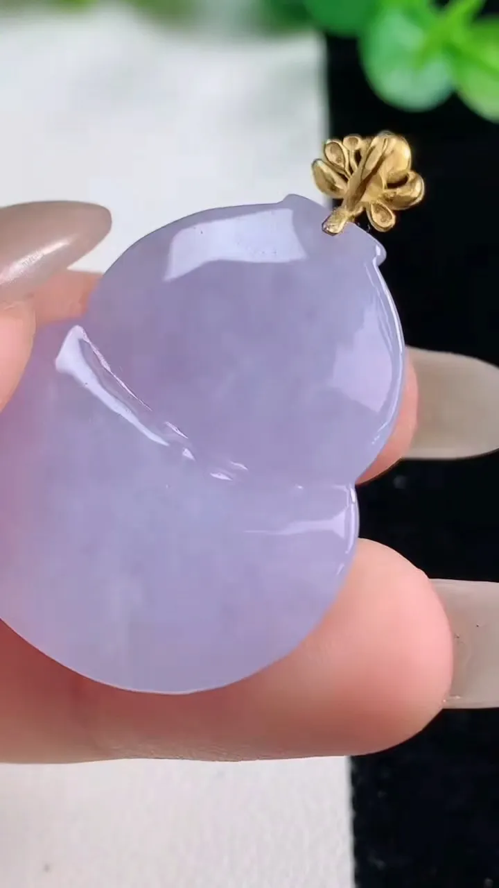 天然A货翡翠18K金紫罗兰葫芦吊坠，尺寸31-25.6-7，重量:10.94g
10月23日