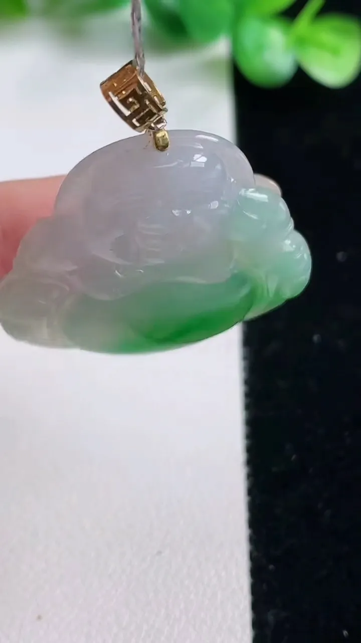 天然A货翡翠佛公吊坠，尺寸27-31.3-5.2，重量:6.92g
10月23日