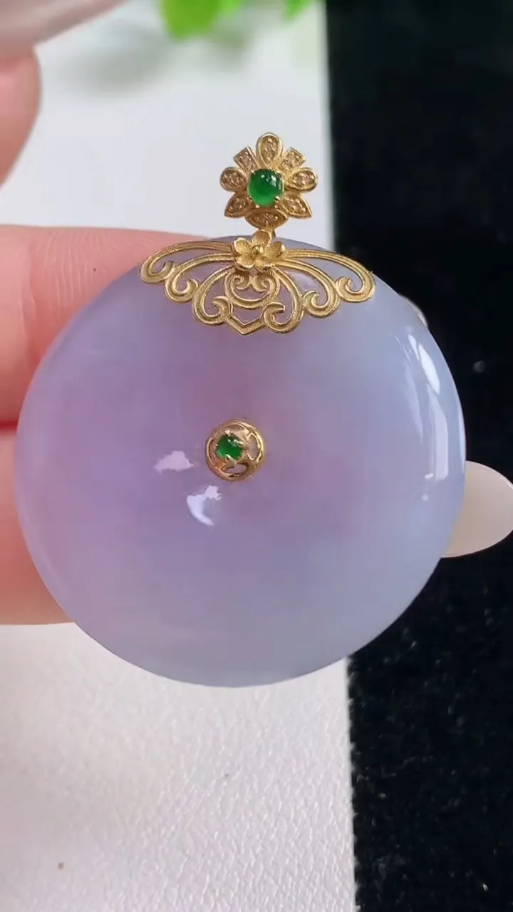 天然A货翡翠18K金紫罗兰平安扣吊坠，尺寸32.5-5.8，重量:14.80g
10月23日