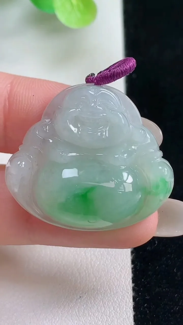 天然A货翡翠佛公吊坠，尺寸27.6-31.2-7.7，重量:9.85g
10月23日