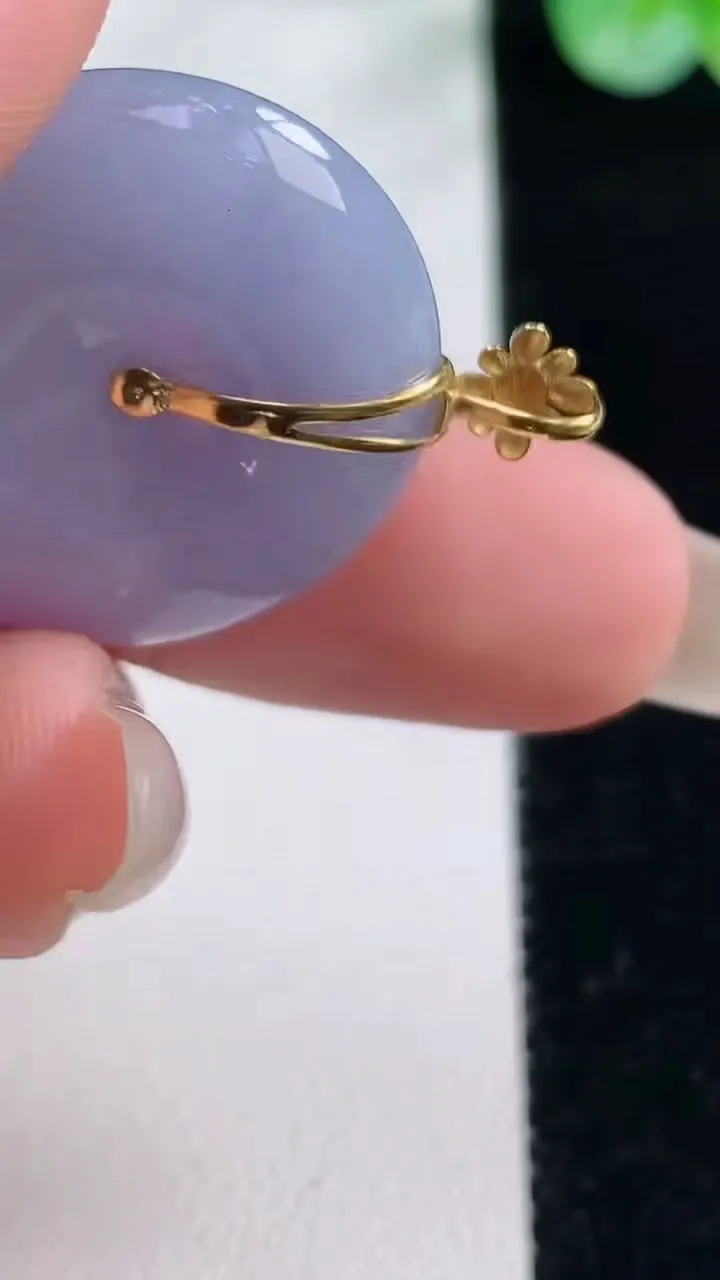 天然A货翡翠18K金紫罗兰平安扣吊坠，尺寸24-5.9，重量:7.42g
10月23日