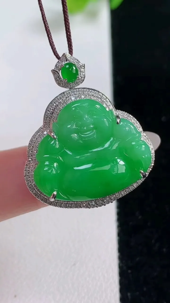 天然A货翡翠佛公吊坠，尺寸29.3-25.2-9.7，裸石18-21.6重量:7.63g
10月23