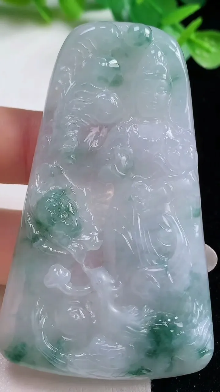 天然A货翡翠冰种飘花普贤菩萨吊坠，尺寸69.8-41-5.5，重量:31.77g
10月23日