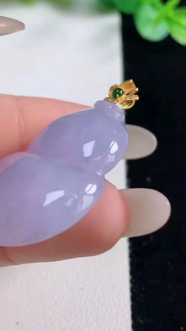 天然A货翡翠18K金紫罗兰葫芦吊坠，尺寸31-25.6-7，重量:10.94g
10月23日