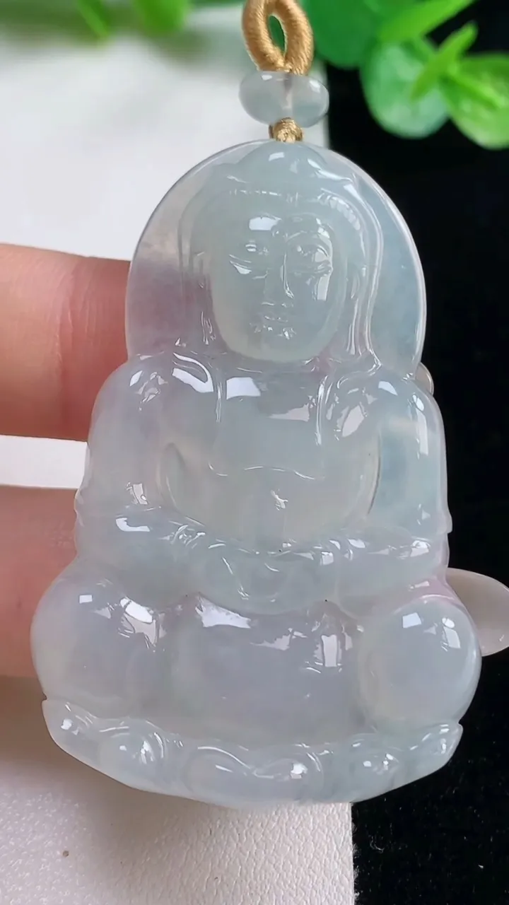 天然A货翡翠观音菩萨吊坠，尺寸52-33-5.4，重量:15.83g
10月23日