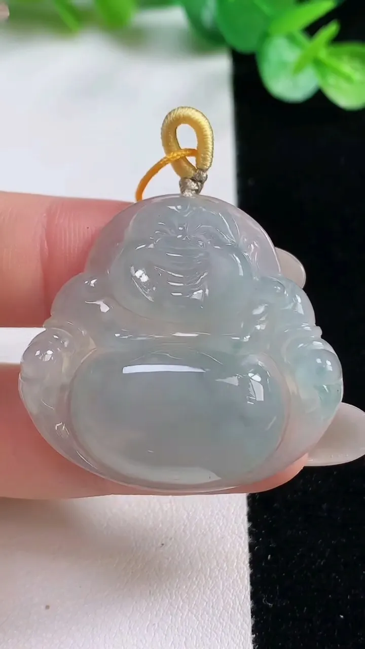 天然A货翡翠冰种飘花佛公吊坠，尺寸33-33.8-7.2，重量:12.14g
10月23日