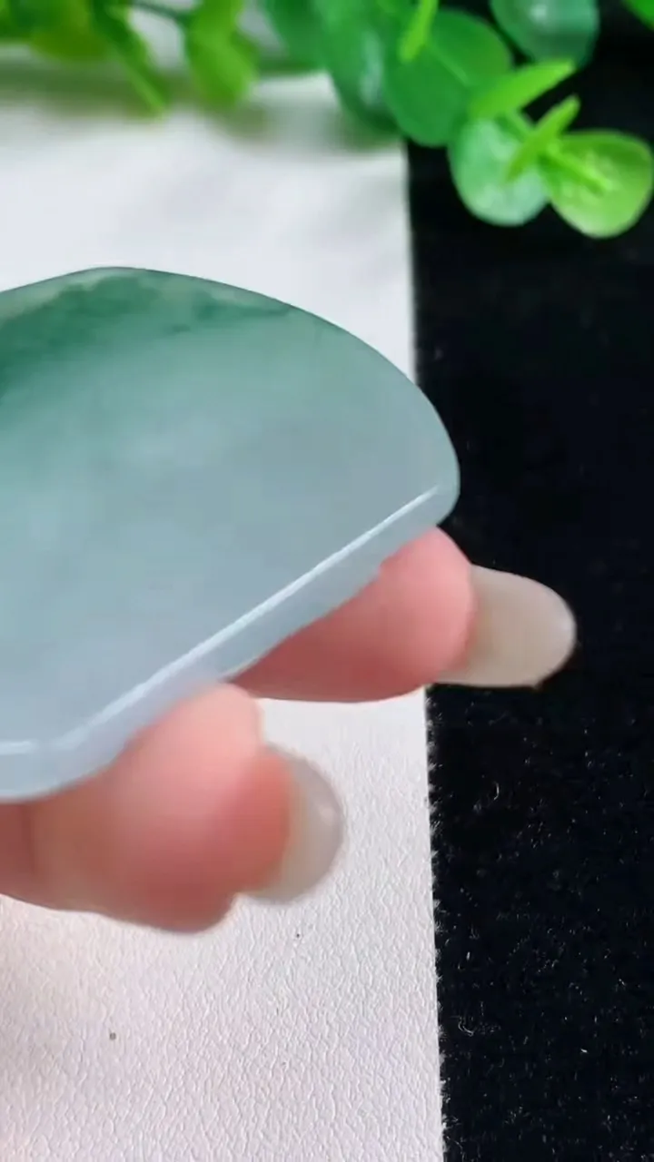 天然A货翡翠山水大日如来吊坠，尺寸53-44.5-6，重量:30.39g
10月23日