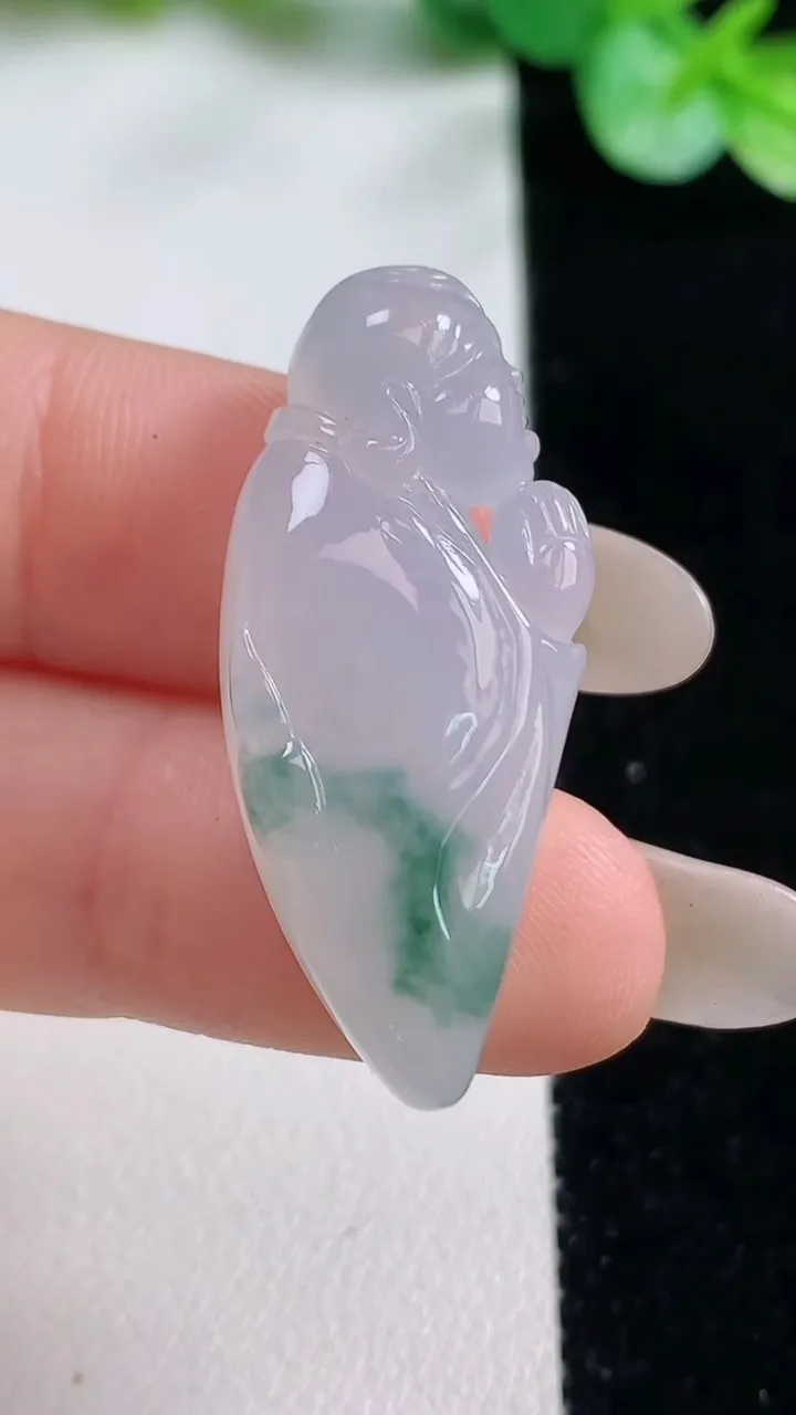 天然A货翡翠冰种飘花弥勒佛吊坠，尺寸34.5-16.7-7.3，重量:7.15g
10月23日