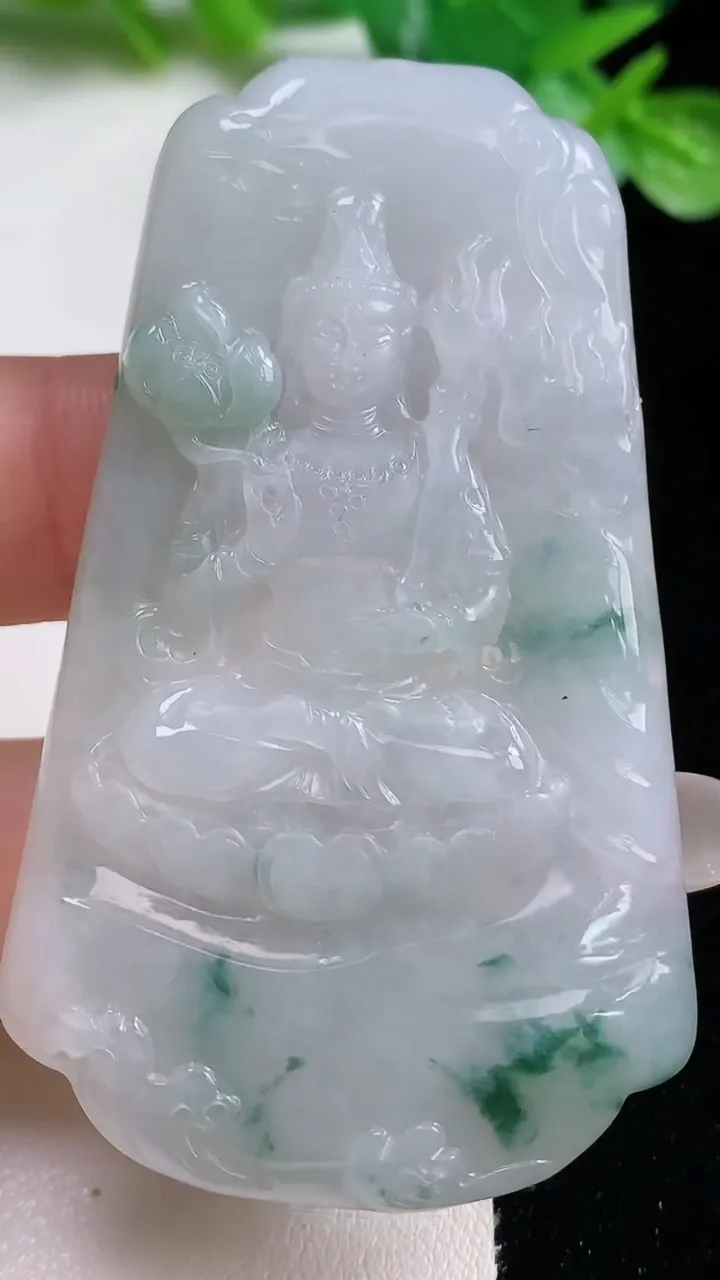 天然A货翡翠冰种飘花虚空藏菩萨吊坠，尺寸63.2-38.4-5.8，重量:28.20g
10月23日
