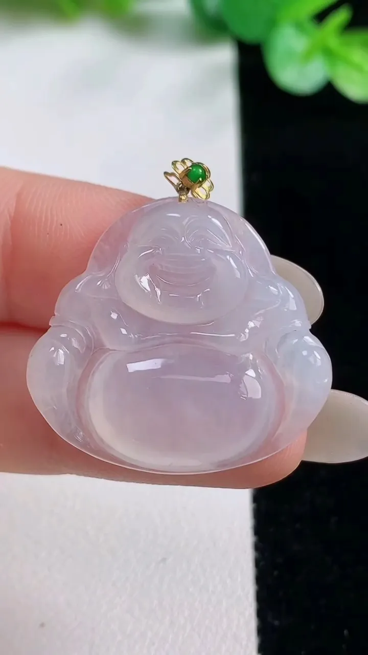 天然A货翡翠种白冰佛公吊坠，尺寸25.4-28-4.9，重量:4.91g
10月23日